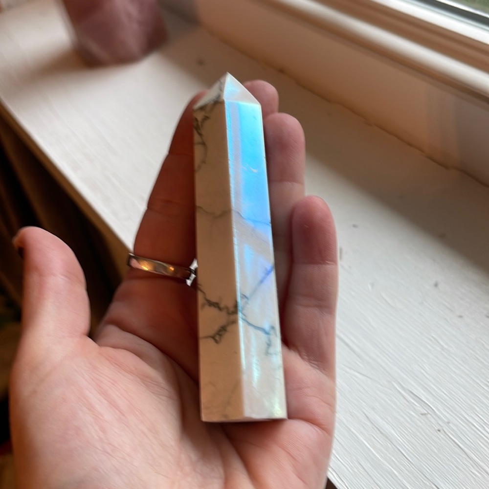 Aura howlite tower
